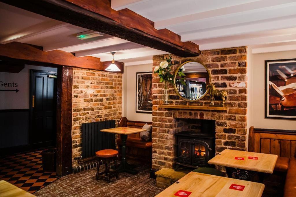 The Black Horse Inn เกนส์โบโรห์ ภายนอก รูปภาพ