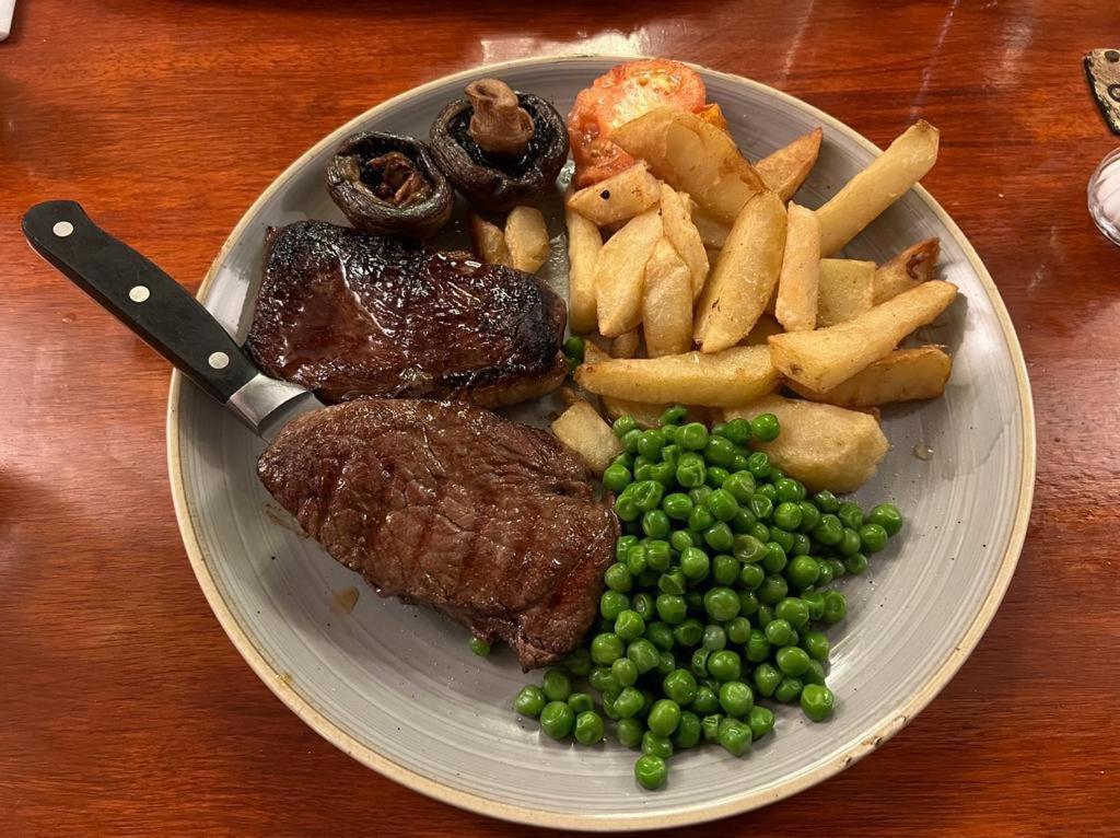 The Black Horse Inn เกนส์โบโรห์ ภายนอก รูปภาพ