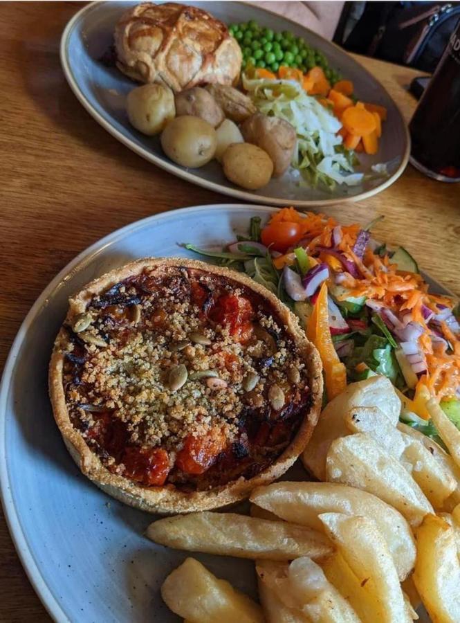 The Black Horse Inn เกนส์โบโรห์ ภายนอก รูปภาพ